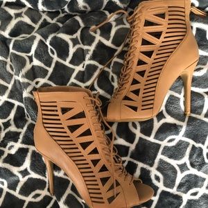 Beige heels Size 6/7